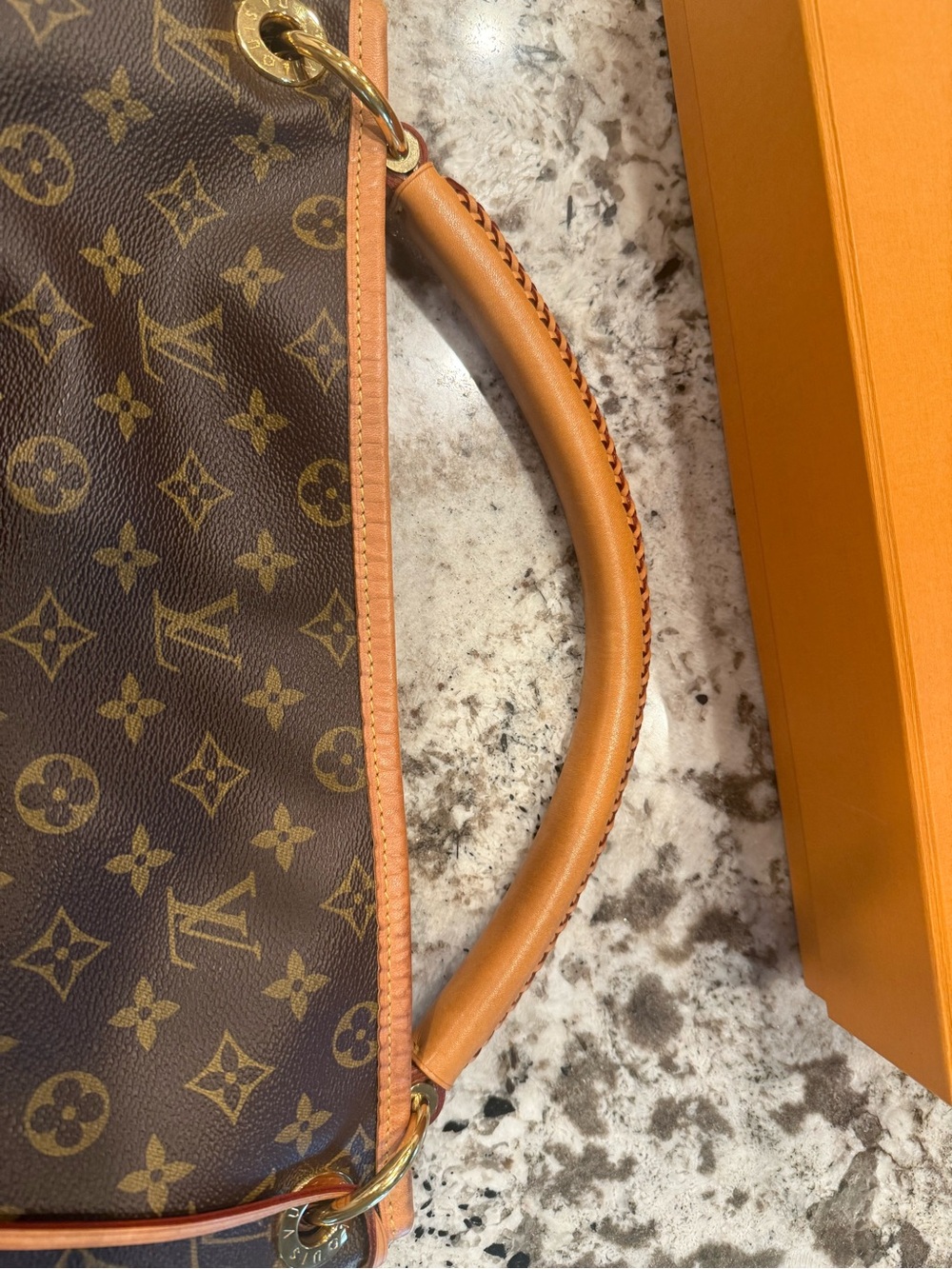 Louis Vuitton Artsy MM Monogram Canvas Bag - Picture 2 of 4